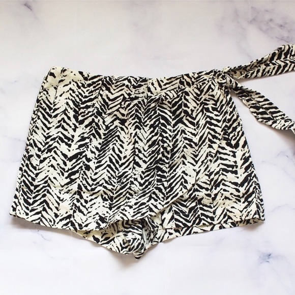 Pants - 5 for $25 - Zebra patterned skort